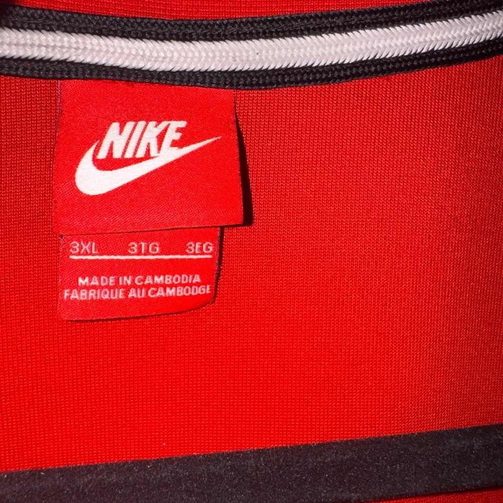 Nike Men's Red and Black Jacket - Picture 2 of 4